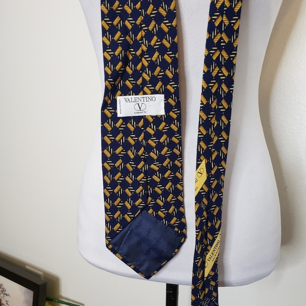 Authentic Valentino Silk Tie Luxury Celeb Style Stunning Blue Gold Tie Designer - Picture 4 of 10